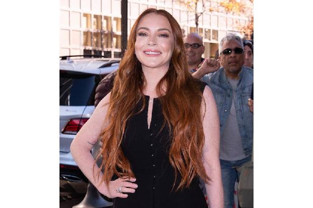 Lindsay Lohan wurde ebenfalls im Juli Mutter, bekam ihr erstes Kind, den kleinen Luai. Sie wählte Instagram, um ihre Baby-News zu verbreiten. Sie postete ein Foto von einem Baby-Strampler, auf dem ‘co ...