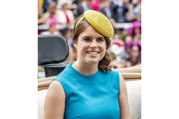 Prinzessin Eugenie, jüngere Tochter von Prinz Andrew und dessen Ex-Frau Fergie, bekam im Juni ihren zweiten Sohn Ernest. Um seine Ankunft anzukündigen postete sie ein Bild, das sie mit rundem Baby-Bau ...