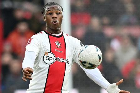 PSV statt FCB oder BVB: Bella-Kotchap nach Eindhoven