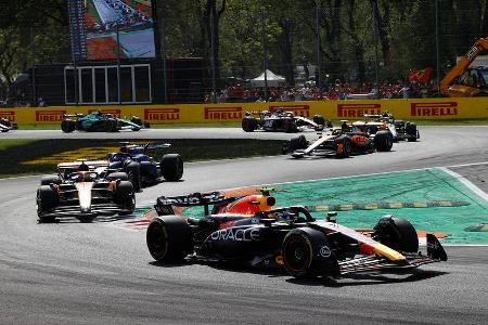 Formel 1: Noten und Einzelkritik zum Italien-GP in Monza - Max Verstappen trägt sich erneut in die Geschichtsbücher ein: Beim Ferrari-Heimspiel in Monza fuhr der Red-Bull-Pilot seinen zehnten Sieg in Folge ein, was zuvor noch keinem Piloten gelang. Teamkollege Sergio Pérez wurde nach beherztem Kampf Zweiter vor Pole-Setter Carlos Sainz. Alle F1-Stars in der Einzelkritik: