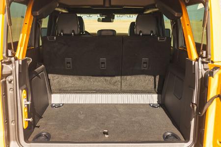 Leerer Kofferraum des Manhart BC 400.