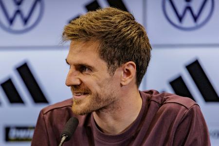 DFB-Team fiebert mit Basketballern mit: 