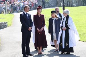 William und Kate mit Verspätung bei St.-Davids Kathedrale angekommen