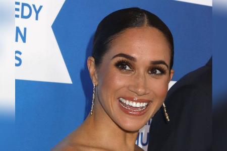 Auf dem Weg zu Prinz Harry: Herzogin Meghan in Düsseldorf angekommen