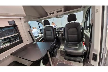 Pilotensitze, Tisch, Sitzgruppe