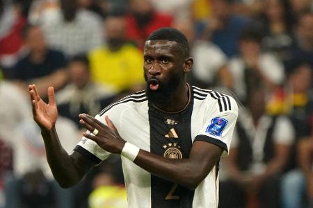Antonio Rüdiger (Real Madrid) - Note: 4,0 - Eigentlich der Leader in der Abwehr, doch gegen Japan mit ganz schwachem Auftritt, gegen Frankreich mit deutlich höher Intensität und mehr Engagement. Insgesamt aber ein dürftiger Auftritt des Innenverteidigers, der sich im DFB-Dress noch steigern muss.