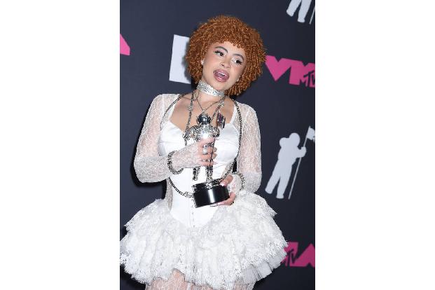 Ice Spice wurde als beste neue Künstler*in ausgezeichnet, während...