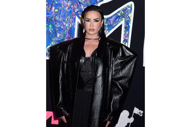 ...schaute ebenso vorbei wie Demi Lovato...