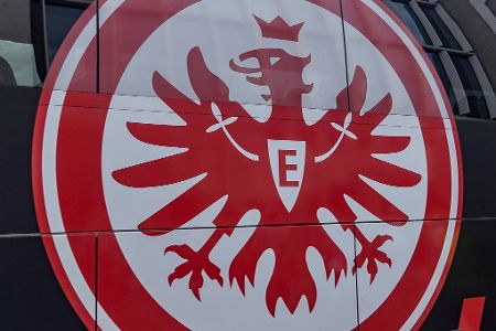 Platz 7: Eintracht Frankfurt - 57,11 Millionen Euro - Transferumsatz: 295,80 Millionen Euro