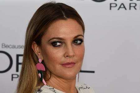 Drew Barrymore entschuldigt sich tränenreich für Talkshow-Comeback