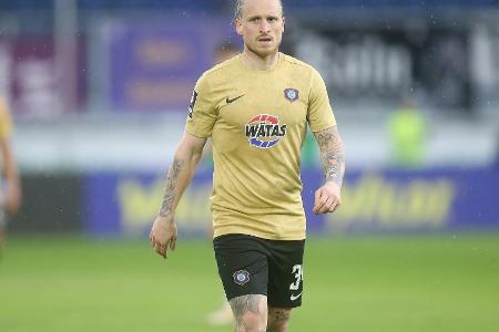 3. Liga: Aue bleibt an Spitzenreiter Dresden dran