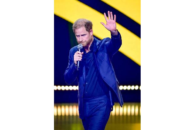 Prinz Harry sagt Tschüss! Eine Woche weilte der Royal in Düsseldorf, wo die ersten Invictus Games auf deutschem Boden in der Merkur Spiel-Arena am Sonnabend zu Ende gingen.