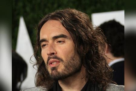 Russell Brand: Ehefrau hält nach Vergewaltigungsvorwürfen zu ihm