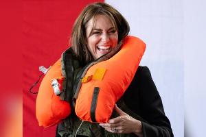 Prinzessin Kate: Lachanfall mit Rettungsweste
