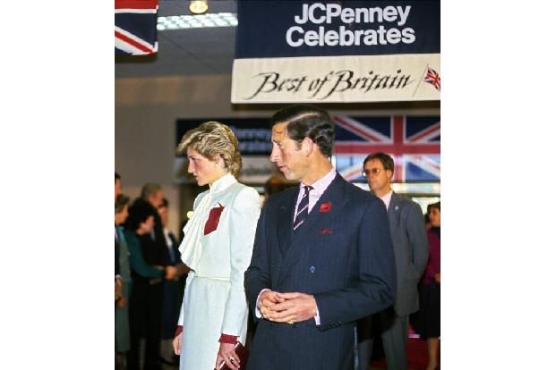 Dass es zwischen Prinz Charles und Prinzessin Diana nicht rund lief, wusste man schon länger. Trotzdem war man davon ausgegangen, dass sich Thronfolger nicht trennen. Von wegen! 1992 kam das offiziell ...