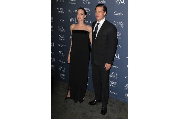 Doch auch die nächste Ehe von Brad Pitt endete in einer Scheidung — in diesem Fall sogar in einem Rosenkrieg. Zuvor waren er und Angelina Jolie aber jahrelang das führende Power-Paar in der Traumfabrik, besser bekannt unter dem Namen Brangelina.