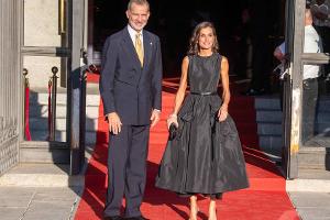 Königin Letizia begeistert im Audrey-Hepburn-Look