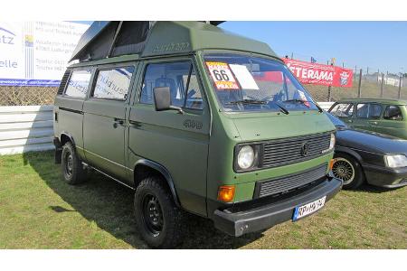 Oldtimer-Szene - Campingbus