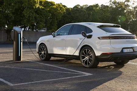 SPERRFRIST 18.4.23 Porsche Cayenne Facelift 2023