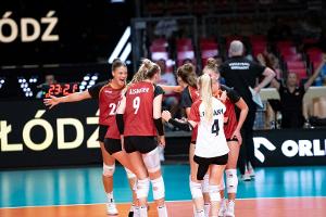 Volleyballerinnen nach Zittersieg weiter auf Paris-Kurs