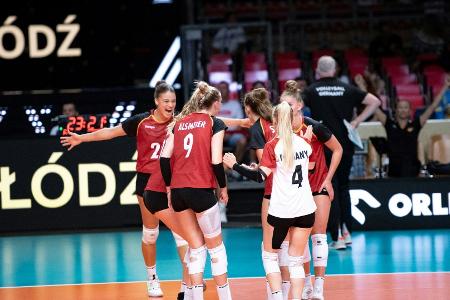 Volleyballerinnen nach Zittersieg weiter auf Paris-Kurs