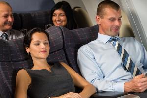 Pupsen und Motzen: Das finden die Deutschen im Flieger am schlimmsten