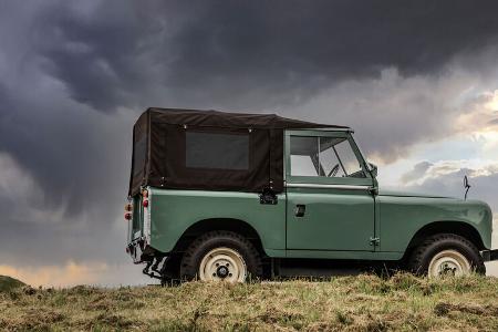 Everrati Land Rover Series IIA electric