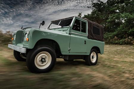 Everrati Land Rover Series IIA electric