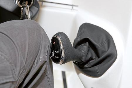 Der Automatik-Wählhebel ist ungünstig positioniert.