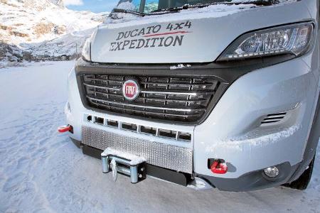 Mehr für die Optik als für den Gebrauch sind Winde und Haken angebracht.