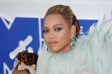 Beyoncé Knowles erklärte: „Meine Tochter machte mich mit mir selbst bekannt… Meine Mutter und ich stehen uns so nahe, dass ich immer gehofft habe, dass ich mit meiner Tochter auch so ein Verhältnis ha ...