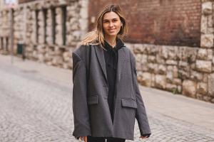 Hoodie zum Blazer? So geht die Kombination aus sportlich und schick