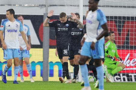 Pleite in Paderborn: Schalker Talfahrt hält an