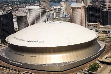 Caesars Superdome (New Orleans Saints) - Nach seiner Fertigstellung 1975 hatte 'The Dome' mehr als 25 Jahre lang das größte Kuppeldach der Welt. Erst 2001 musste das Stadion, das Platz für 73.208 Fans bietet, diesen Titel abgeben.