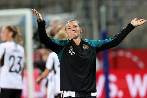 Kein Rücktritt: Popp will DFB-Team "weiter helfen"