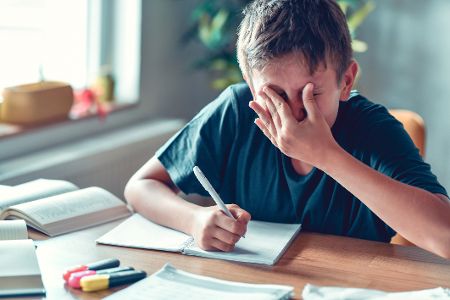 kurzsichtiges Schulkind