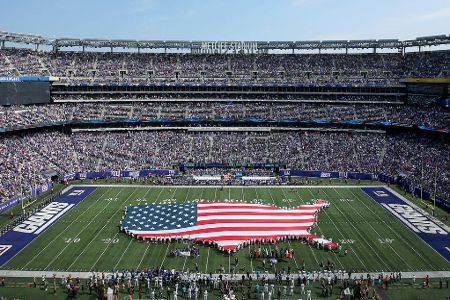 Die Mega-Stadien der NFL-Teams - Angesichts der vielen Superlativen in der NFL ist es kein Wunder, dass auch die Stadien echte Mega-Arenen sind. Wir stellen die spektakulären Spielstätten der 32 Teams vor: