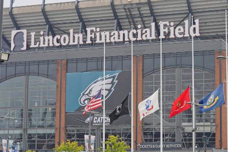 Lincoln Financial Field (Philadelphia Eagles) - Wenn 'Fly, Eagles, Fly,' ertönt, wird es laut im Lincoln Financial Field. Die Heimspielstätte des Super-Bowl-Siegers von 2018 bietet 69.176 Zuschauern Platz.