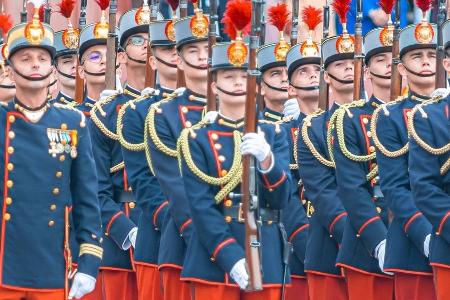 Kronprinzessin Leonor beim Fahnenschwur in Saragossa