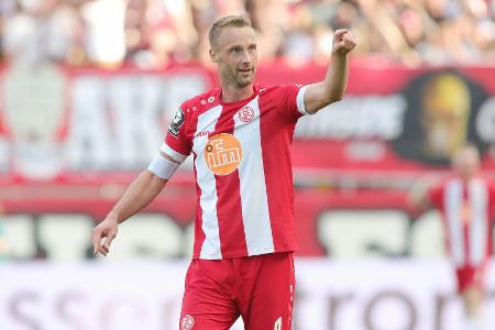 RWE stellt Kapitän Bastians frei: 