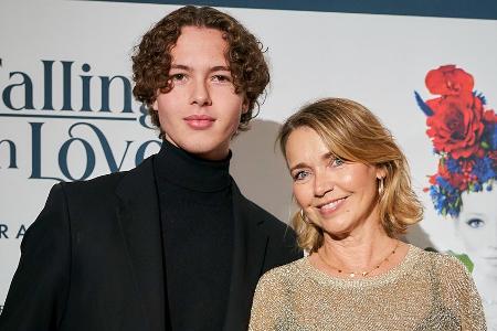 Roter Teppich in Berlin: Tina Ruland bringt ihren Sohn mit