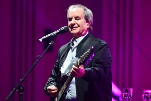 Chris de Burgh wird 75: Fallschirmsprung zum Geburtstag