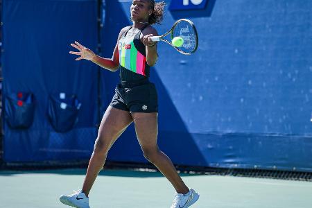 Tennis-Talent Noha Akugue zahlt in Cluj-Napoca Lehrgeld