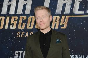 "Er legte sich auf mich": Anthony Rapp sagt gegen Kevin Spacey aus