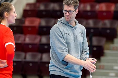 DHB-Frauen mit Stolle und Berger gegen Ungarn