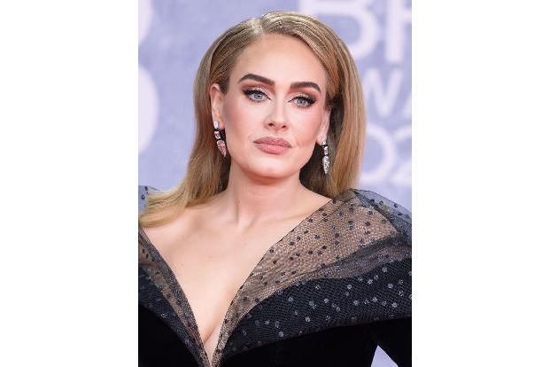 Adele macht Tabula Rasa bei ihren Lastern: Nicht nur Alkohol und Zigaretten sind bei der Sängerin tabu, auch Kaffee kommt ihr nicht mehr auf den Tisch. Der Koffeinentzug war härter als gedacht…