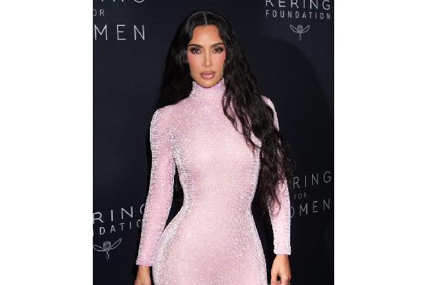 Auch Kim Kardashian trinkt lieber grünen oder Kräutertee, denn: 