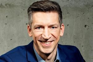 Steffen Hallaschka moderiert "Menschen, Bilder, Emotionen"