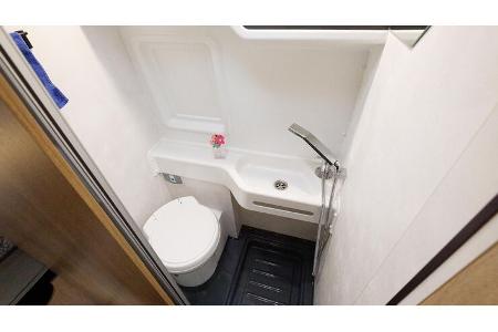 Sanitäranlagen, Badezimmer, Parfüm Daisy, Waschbecken, Toilette, Dusche 