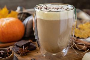 Pumpkin Spice Latte und mehr: Vier würzige Getränke für den Herbst